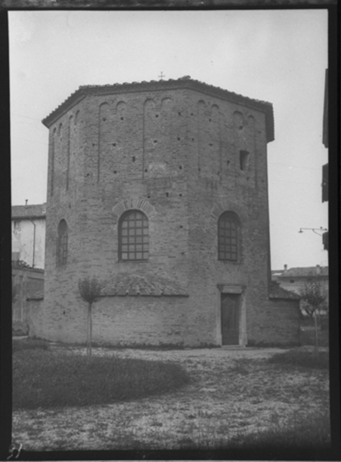 Paolo Verzone, Ravenna - Battistero degli Ortodossi, esterno