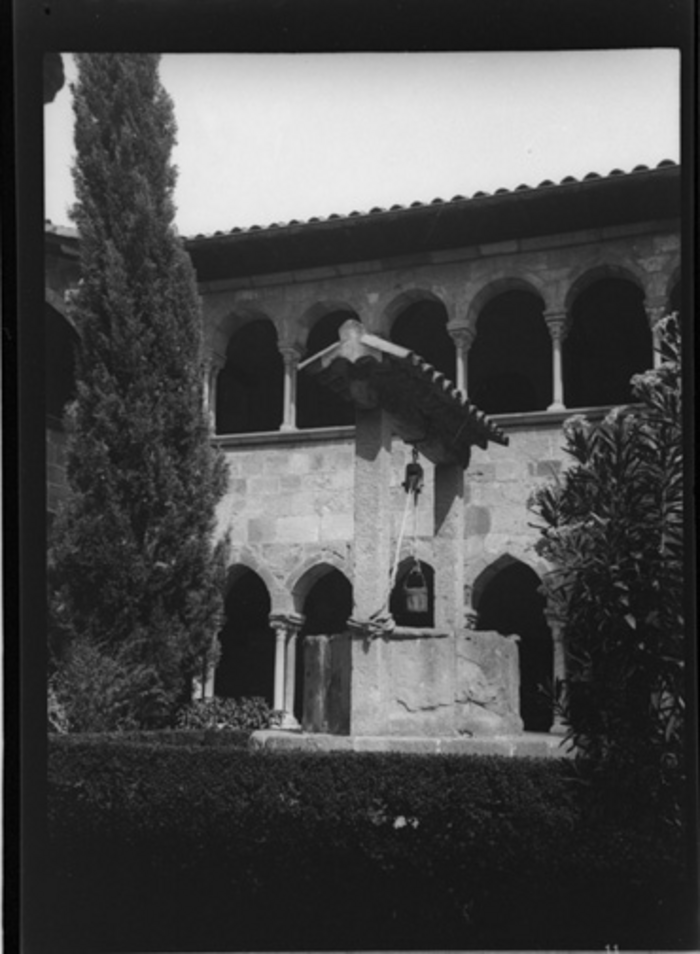 Paolo Verzone, Fréjus - Chiostro della Cattedrale, esterno