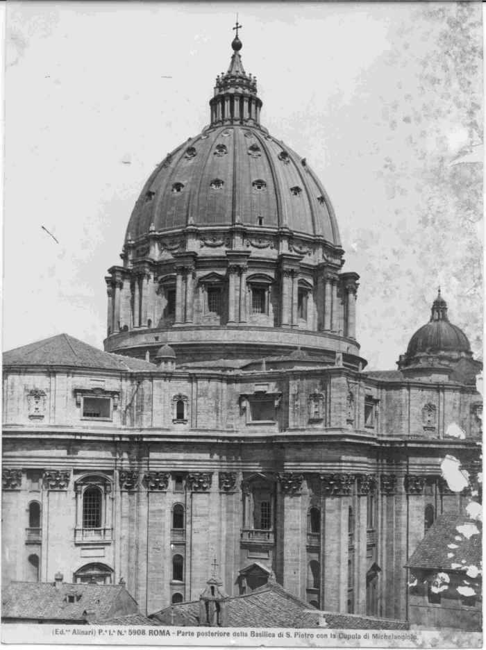 Roma - Parte posteriore della Basilica di S. Pietro con la Cupola di Michelangiolo