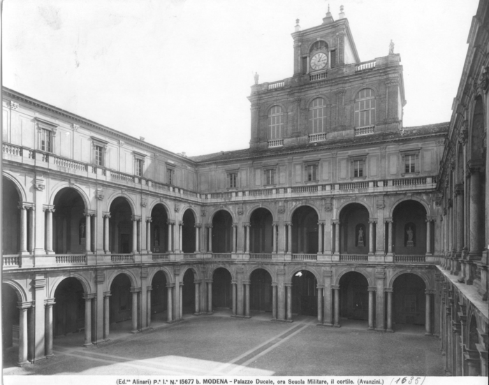 Modena - Palazzo Ducale, ora Scuola militare, il cortile