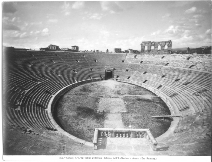 Verona -  Interno dell' Anfiteatro o Arena