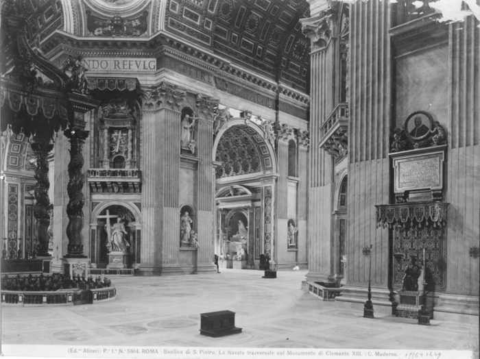 Roma - Basilica di S. Pietro. La navata trasversale col Monumento di Clemente XIII