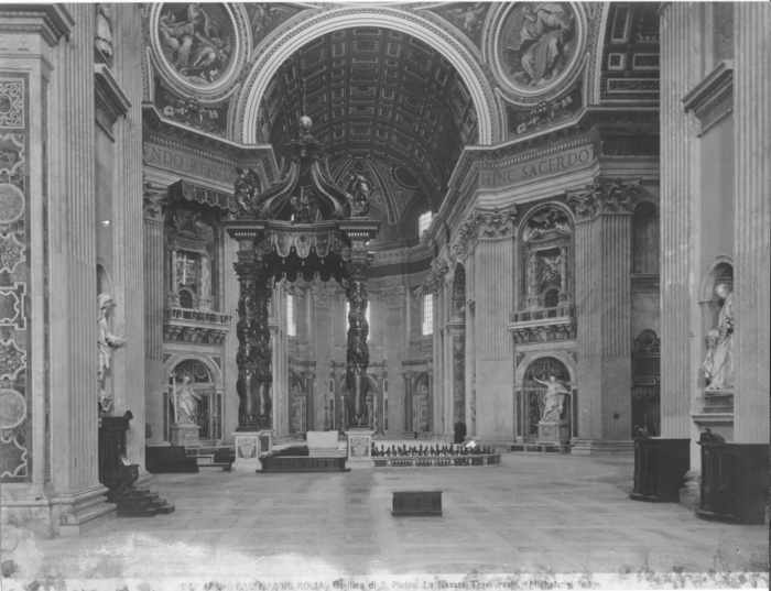 Roma - Basilica di S. Pietro. La navata trasversale 