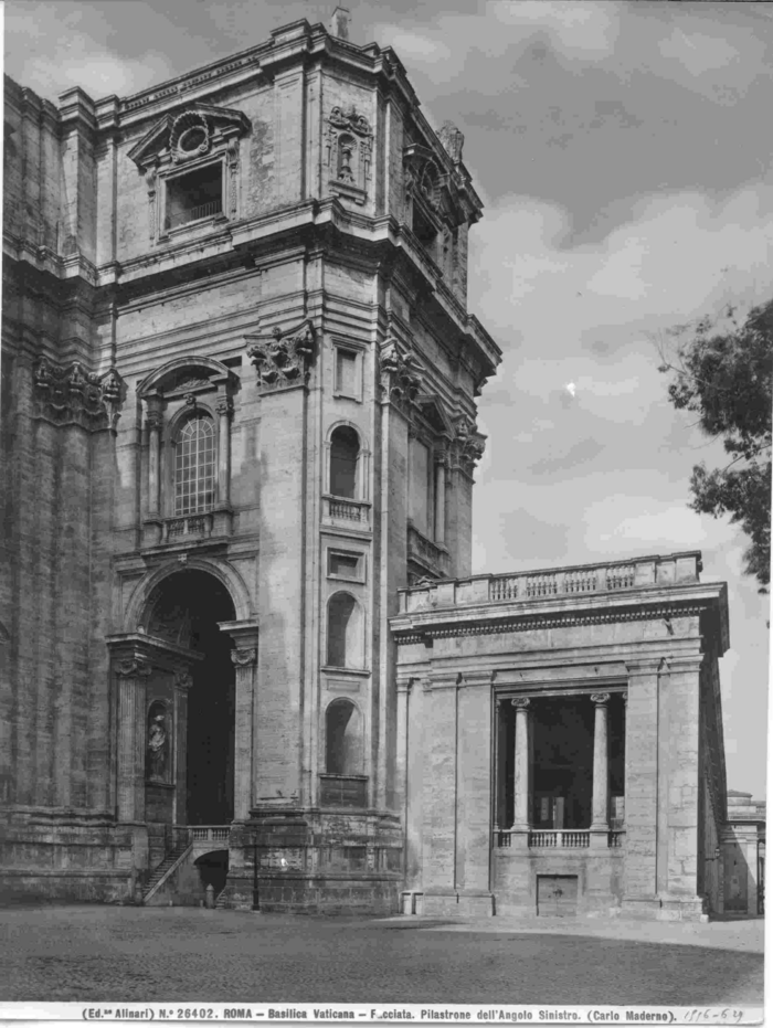 Roma - Basilica Vaticana. Facciata. Pilastrone dell' angolo sinistro