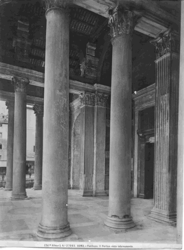 Roma - Pantheon. Il Portico visto internamente