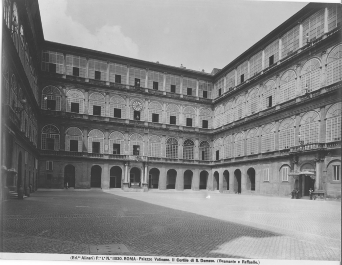 Roma - Palazzo Vaticano. Il cortile di S. Damaso