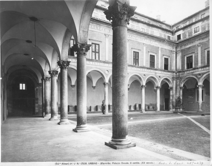 Urbino - Palazzo Ducale. Il cortile (XV secolo)