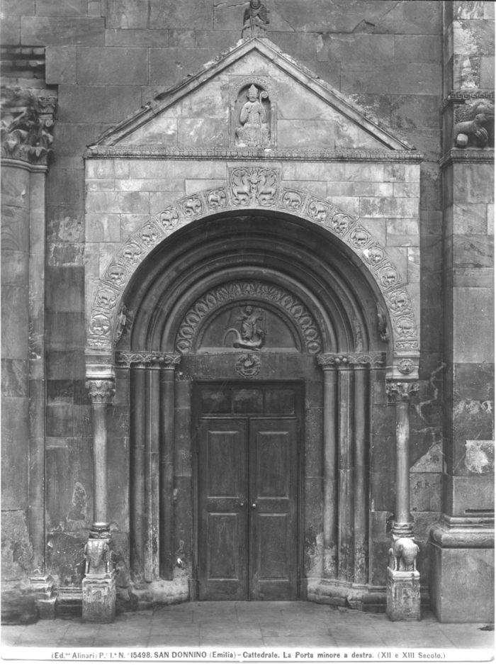 San Donnino (Emilia) - Cattedrale. La Porta minore a destra. (XII e XIII secolo)