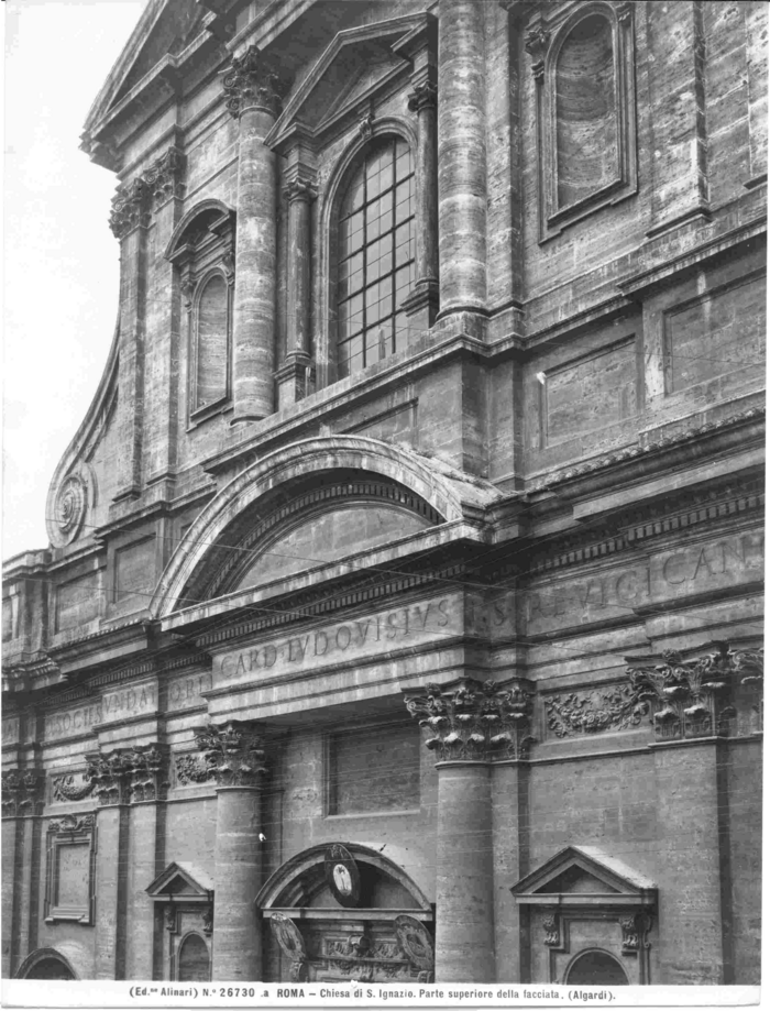 Roma - Chiesa di S. Ignazio. Parte superiore della facciata