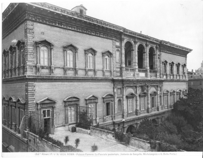 Roma - Palazzo Farnese. La facciata posteriore