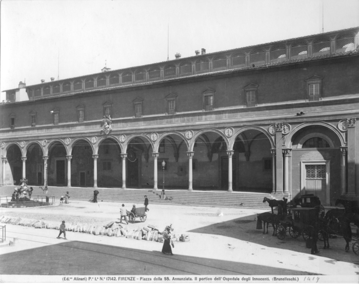 Firenze - Piazza della SS. Annunziata. Il portico dell' Ospedale degli Innocenti