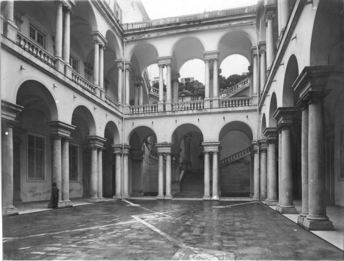 Genova - Palazzo dell' Università. Il cortile