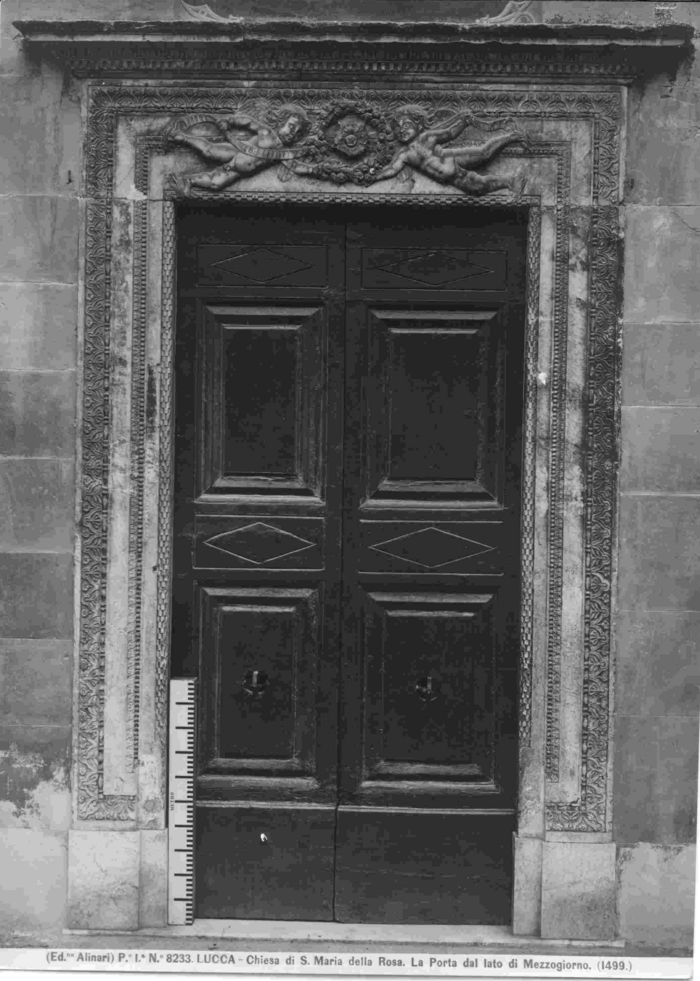 Lucca - Chiesa di S. Maria della Rosa. La porta dal lato di Mezzogiorno