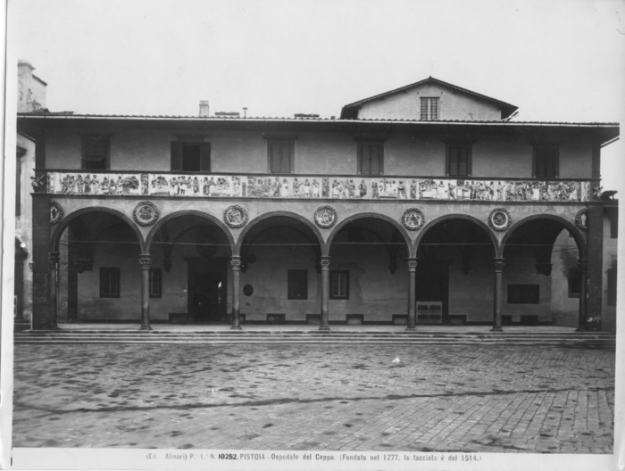 Pistoia - Ospedale del Ceppo. (Fondato nel 1277. La facciata è del 1514.)