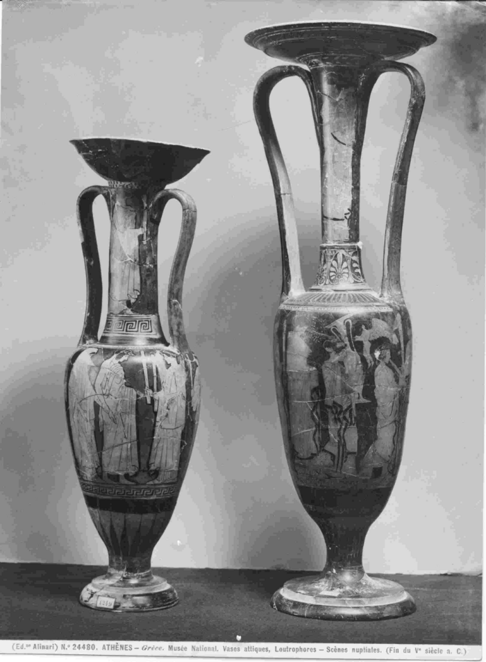 Athènes  - Musée National. Vases attiques. Loutrophores. Scènes nuptiales. (Fin du V siècle a. C.)