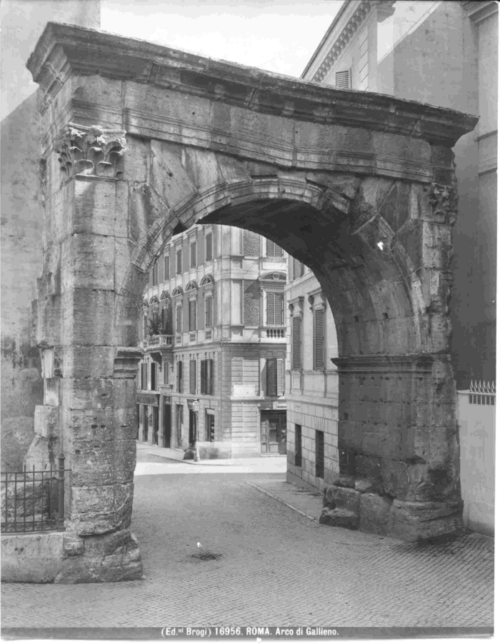 Roma. Arco di Gallieno.