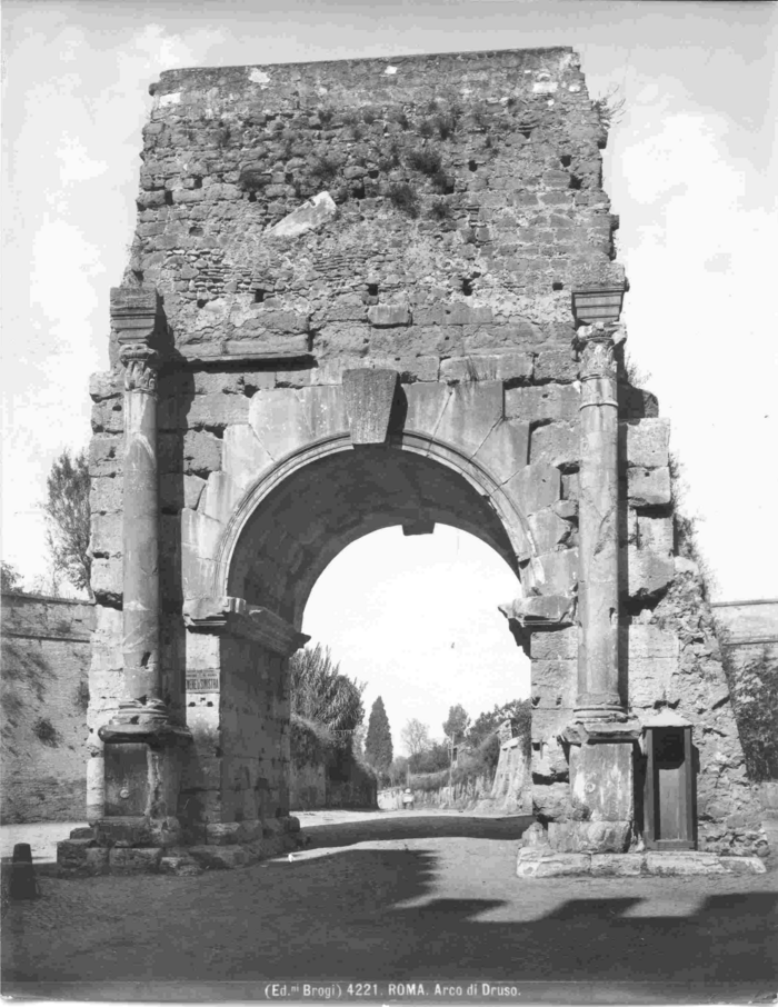 Roma. Arco di Druso.