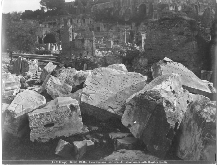 Roma  - Foro Romano: iscrizioni di Lucio Cesare nella basilica Emilia