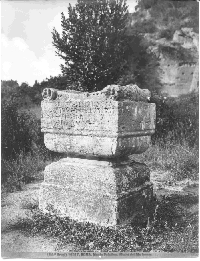 Roma - Monte Palatino. Altare del Dio Ignoto