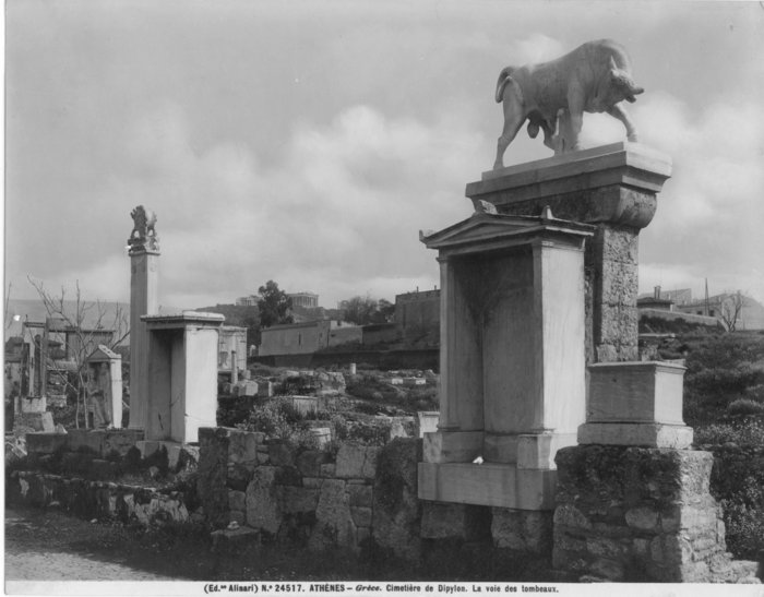 Athènes (Grèce) - Cimitière de Diplyon. La voie des tombeaux.