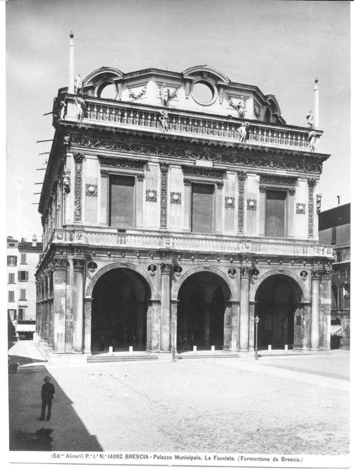 Brescia - Palazzo Municipale. La Facciata