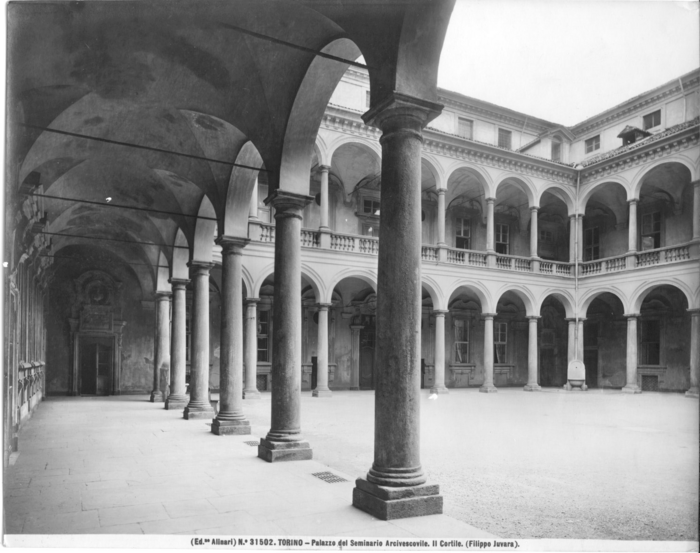 Torino - Palazzo del Seminario Arcivescovile. Il cortile