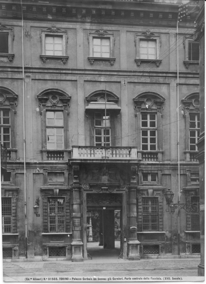 Torino - Palazzo Gerbaix De Sonnaz già Garnieri. Parte centrale della Facciata (XVII secolo).