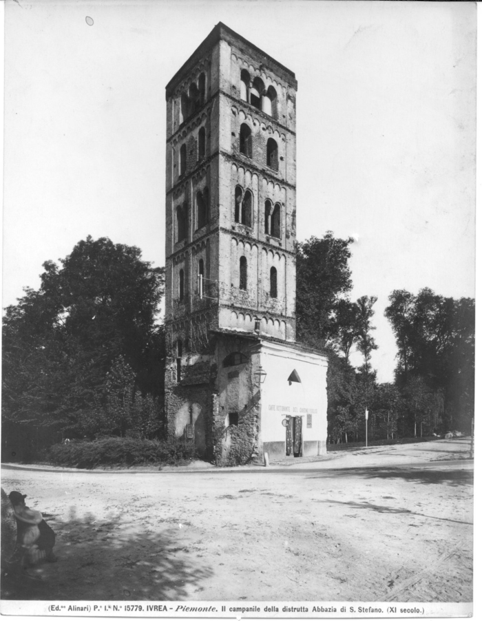 Ivrea (Piemonte) - Il campanile della distrutta Abbazia di S. Stefano (XI secolo)