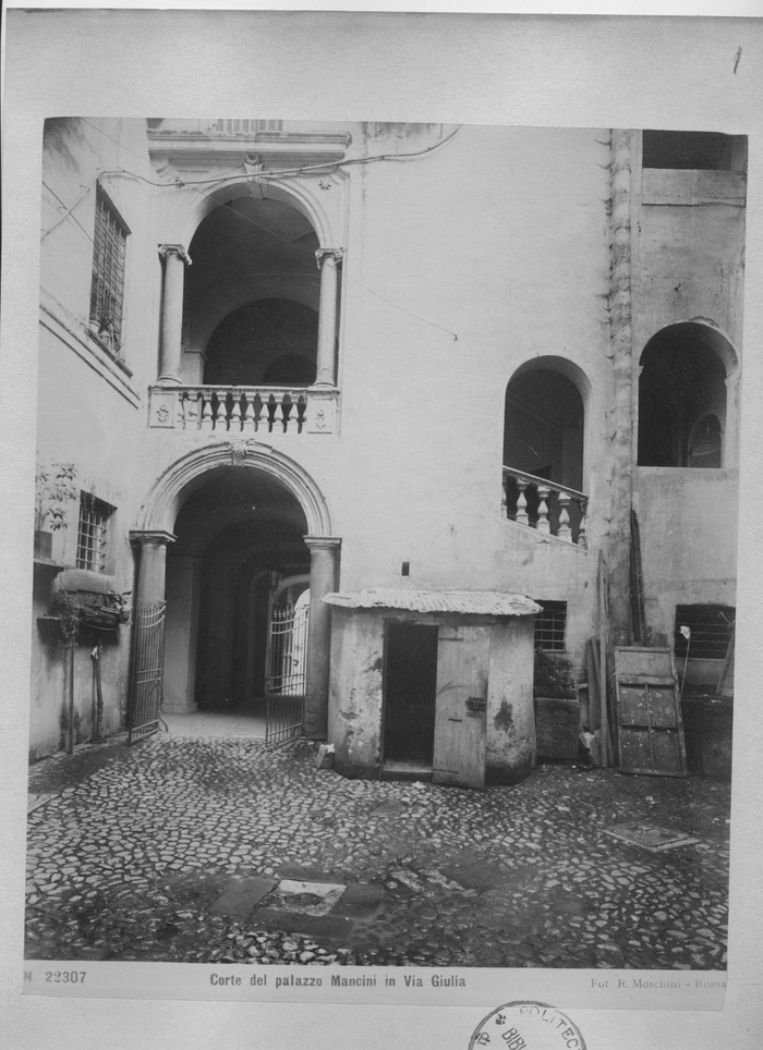 Corte del palazzo Mancini in via Giulia