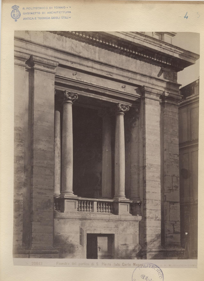 Finestra del portico di S. Pietro (lato Carlo Magno)- Fotog. R. Moscioni - Roma