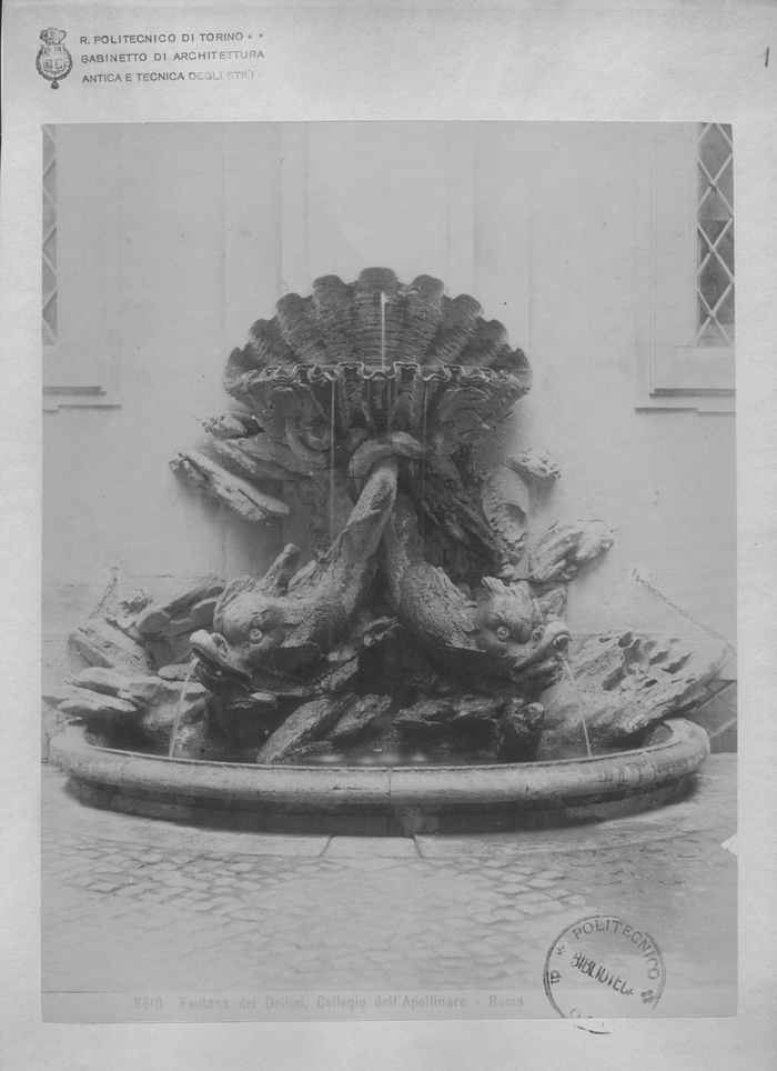 Fontana dei Delfini, Collegio dell'Apollinare - Roma