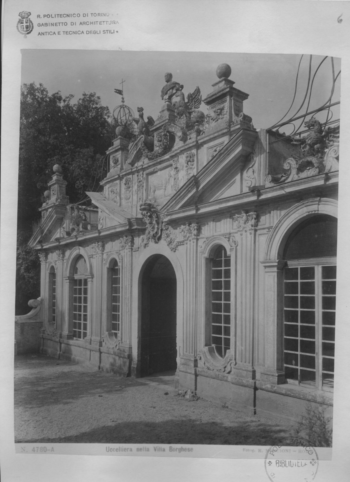 Uccelliera nella Villa Borghese