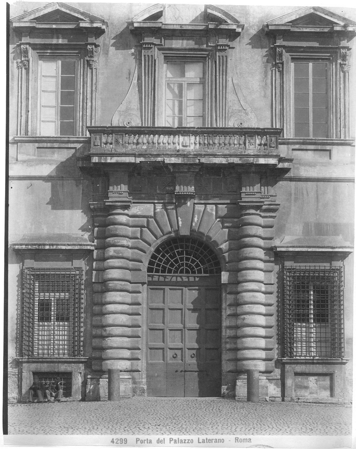 Porta del Palazzo Laterano - Roma