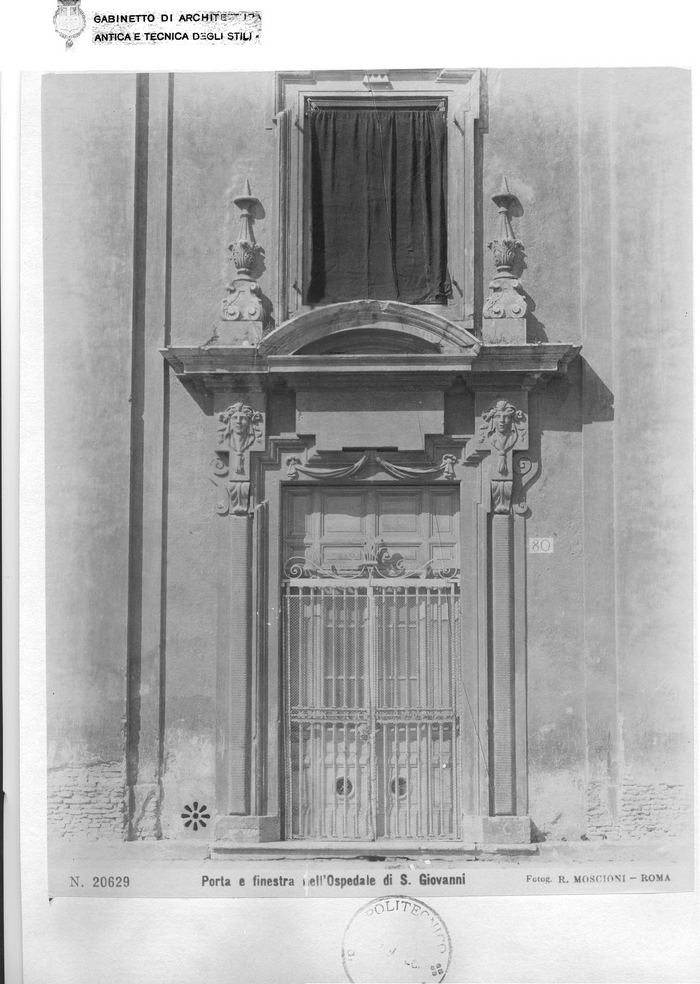 Porta e finestra nell' Ospedale di S. Giovanni