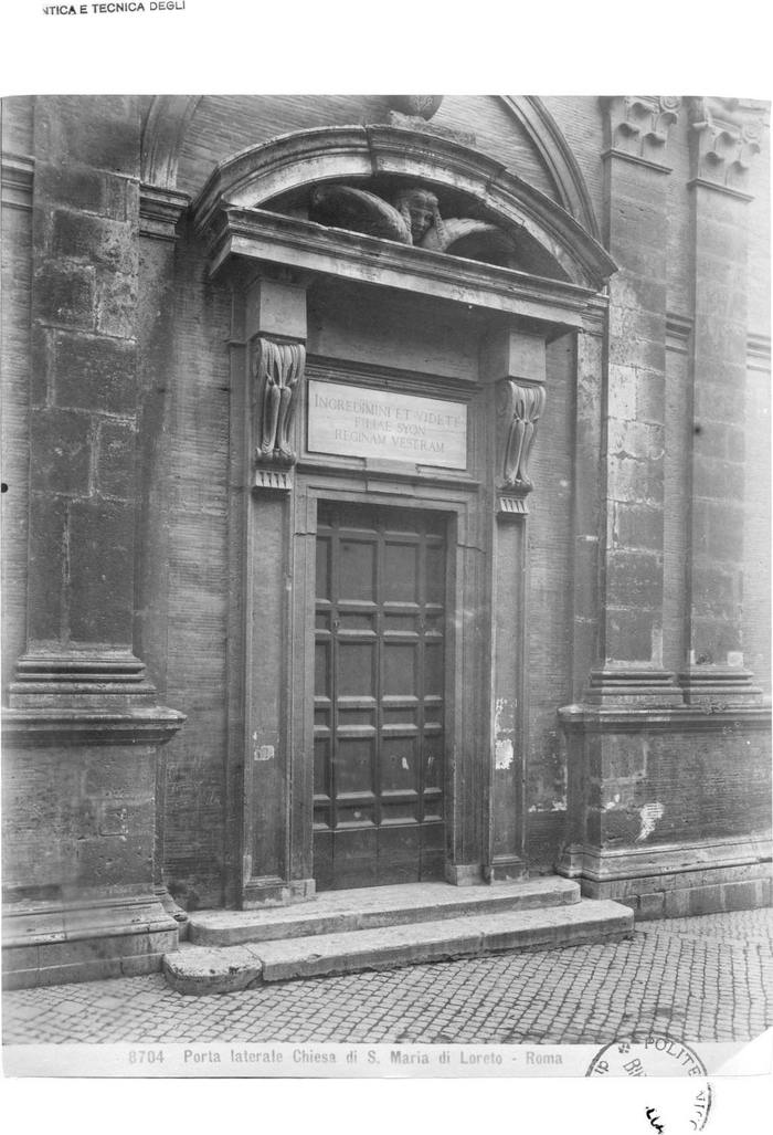 Porta laterale Chiesa di S. Maria di Loreto - Roma