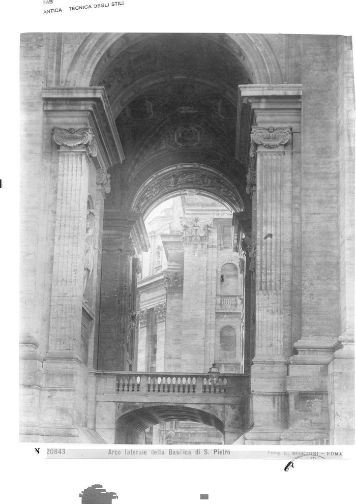 Arco laterale della Basilica di S. Pietro