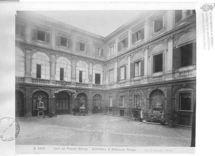 Corte del Palazzo Altemps - Architettura di Baldassarre Peruzzi