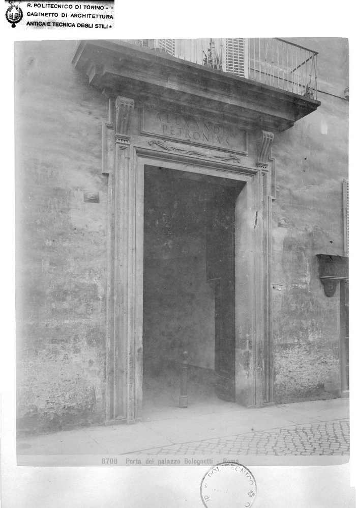 Porta del Palazzo Bolognetti - Roma