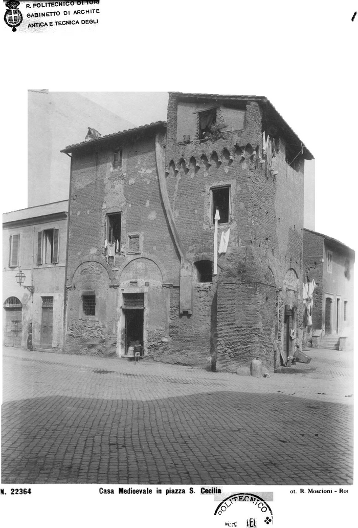 Casa medioevale in piazza S. Cecilia