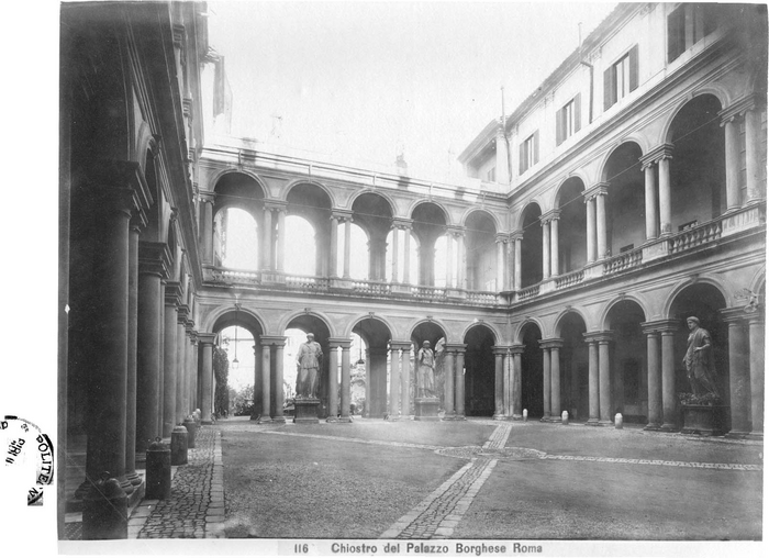 Chiostro del Palazzo Borghese - Roma