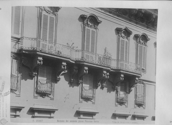 Balcone del secondo piano Palazzo Doria