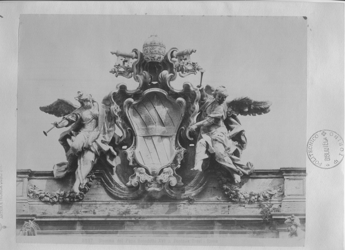 Stemma del Papa Benedetto XVI a Fontana di Trevi - Roma