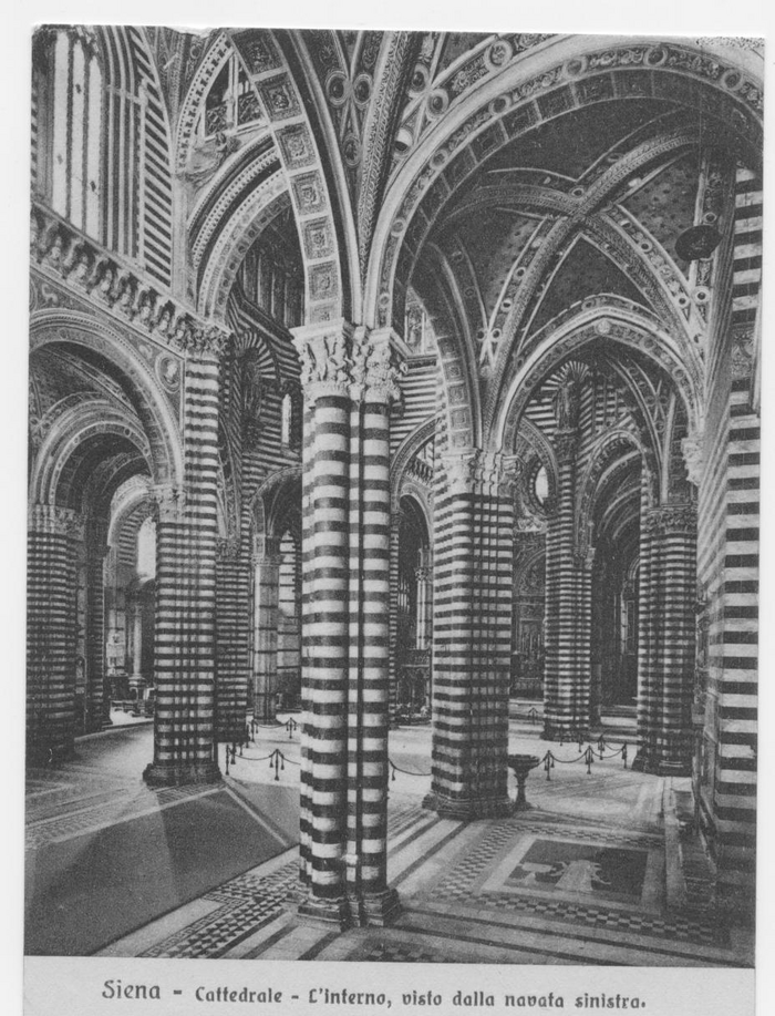 Siena - Cattedrale - L'interno, visto dalla navata sinistra.