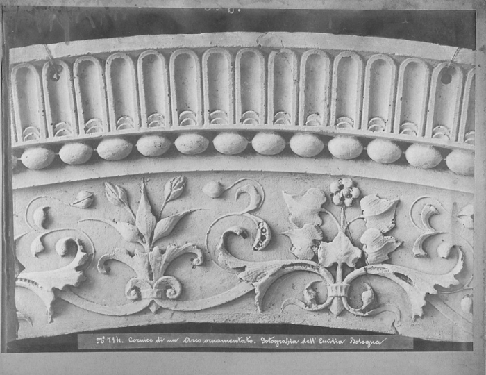 Cornice di un arco ornamentato