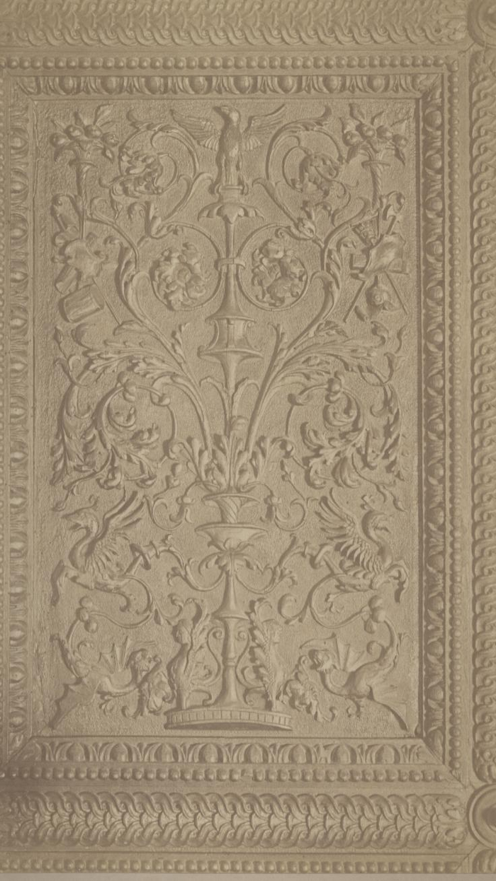 Monte San Savino - Palazzo del Comune - Sala del Consiglio comunale - Porta intagliata del 1500