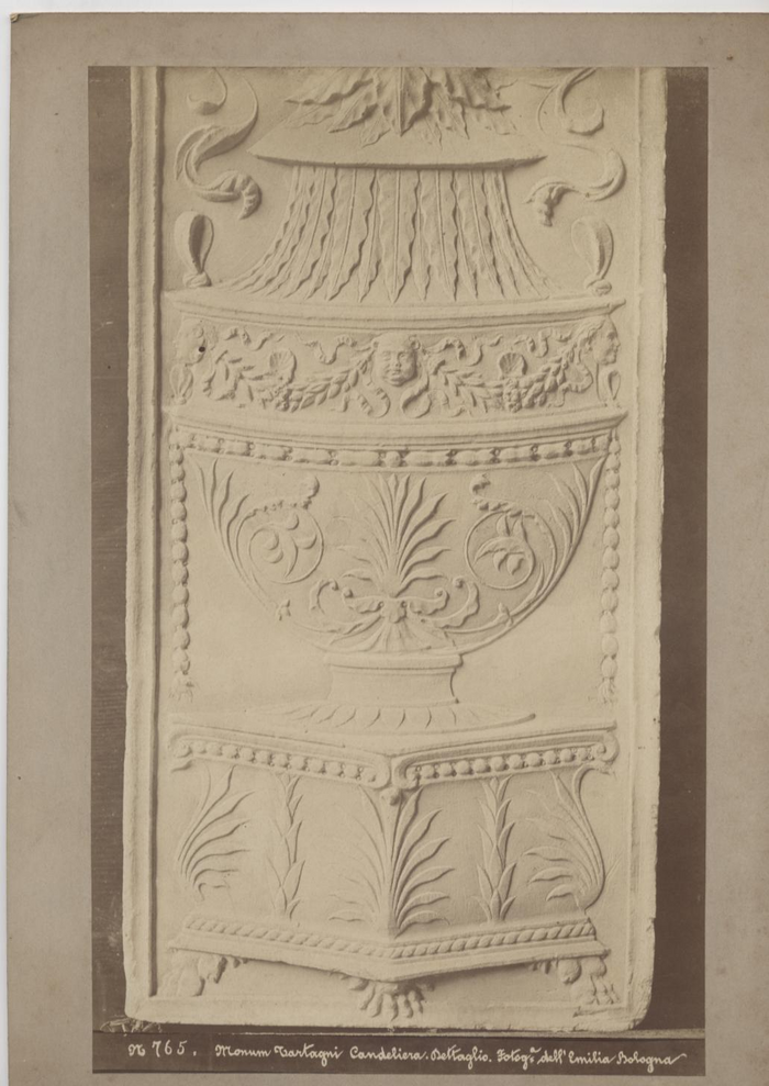 Candeliera (dettaglio) - Monumento Tartagni