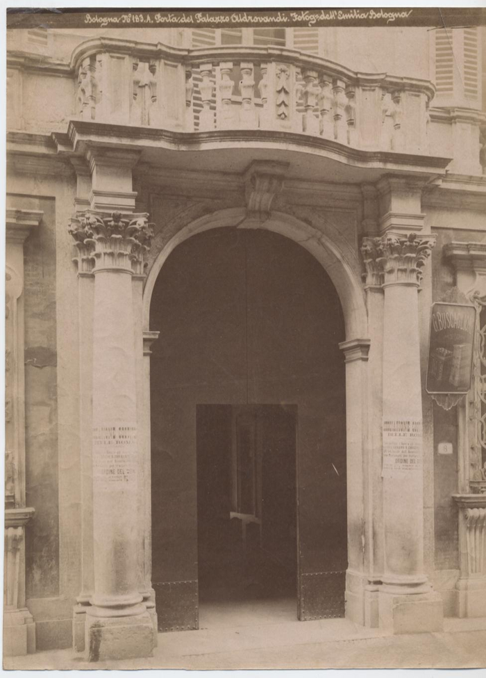 Bologna - Porta del Palazzo Aldrovandi. - Fotog. dell'Emilia Bologna