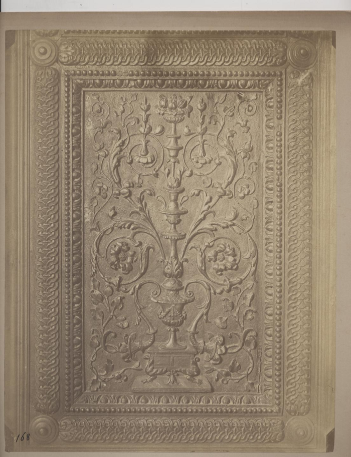 Monte San Savino - Palazzo del Comune - Sala del Consiglio comunale - Porta intagliata del 1500 - Formella in basso a sinistra
