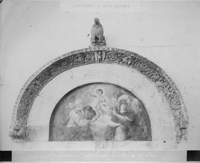 Cattedrale di Sessa Aurunca - Architrave della terza porta a destra