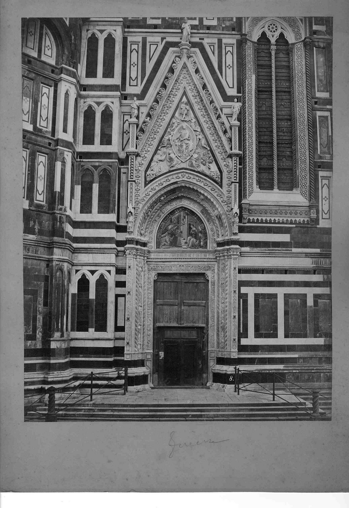 Firenze - [Porta laterale del Duomo]